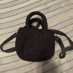 mini UGG Black textured women's bag | (115$ retail on ugg website)🖤